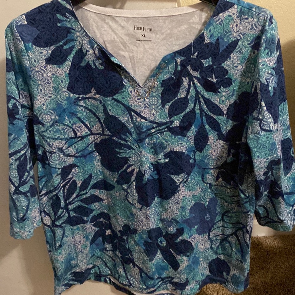 XL runs small fits like a medium for me.